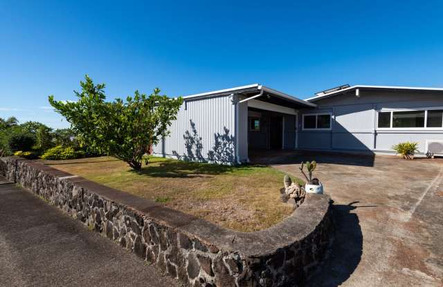 Spacious 3 bed/2 bath Single Level Family Home in Aiea Heights photos photos