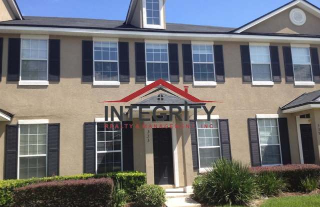 Great neighborhood nestled in the middle of shopping and dining areas Gallery 1