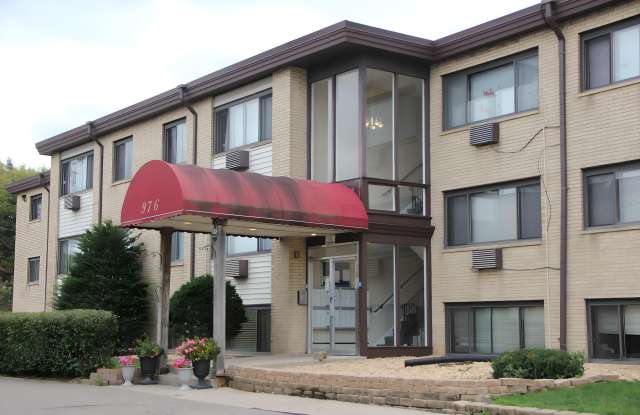976 Robert Street - 107 photos photos