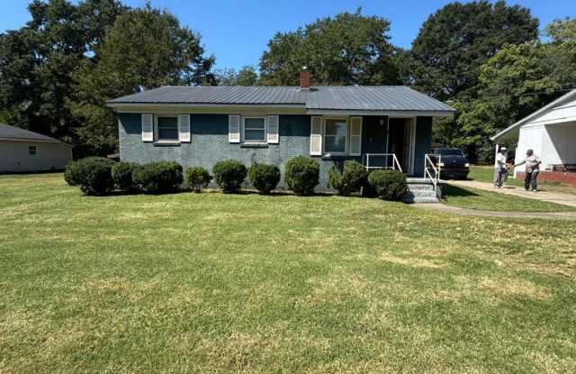 3 Bedroom House with 1 Bath Gallery 3