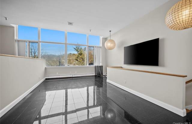 520 Ashford Avenue Gallery 4