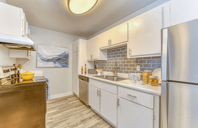 Las Brisas Apartment Homes Gallery 2