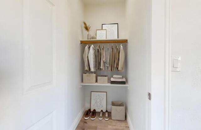 2318 West Jefferson Boulevard - A Gallery 4