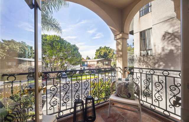 918 South Wooster Street - 918 South Wooster Street, Los Angeles, CA 90035