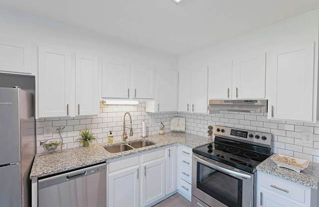Lindsey Manor Apartments Gallery 3