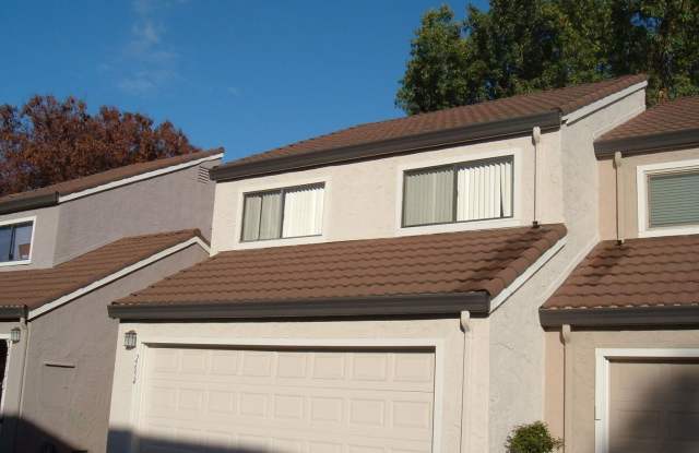 Townhouse 3 bedroom 2.5 bath, 2 car garage, new paint, new floors photos photos