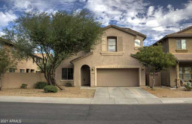 Charming 3 bedroom plus den and 2.5 bath home with full SOLAR !! photos photos