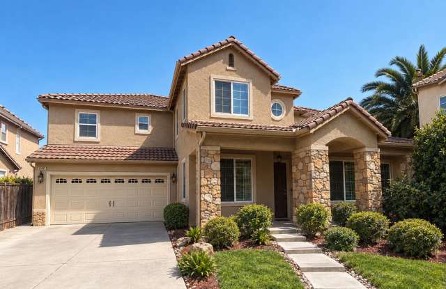 SPECIAL: $200 OFF SECOND MONTH'S RENT! Amazing 5 Bedroom House - In Quail Lakes! photos photos