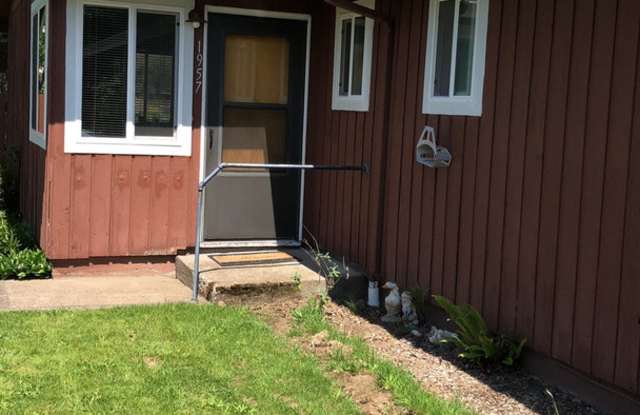 Nicely Remodeled 2 Bedroom 1 bath in NW Corvallis W/Storage Shed photos photos