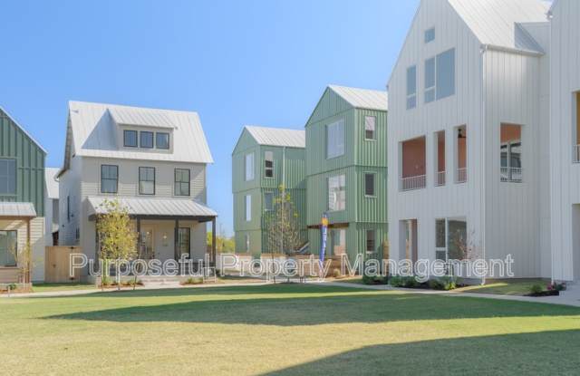 934 Hangar Drive - 7 photos photos