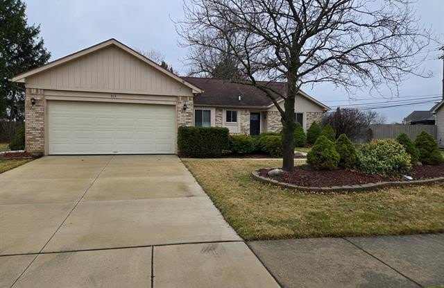 915 KNIGHTSBRIDGE Road photos photos