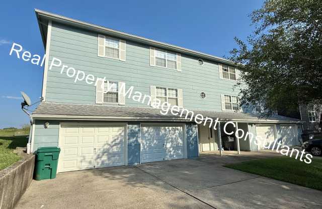 Charming 2-Bedroom, 1.5-Bath Unit in Blue Springs Gallery 1