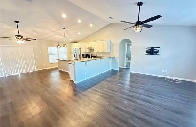 5825 N Larkspur Way Gallery 3