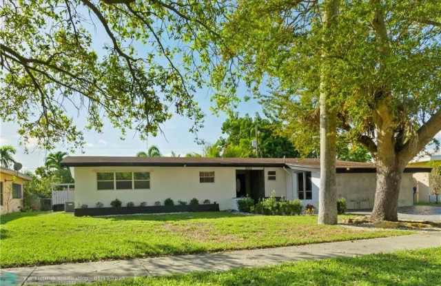 19340 NE 19 AV - 19340 Northeast 19th Avenue, Ojus, FL 33179