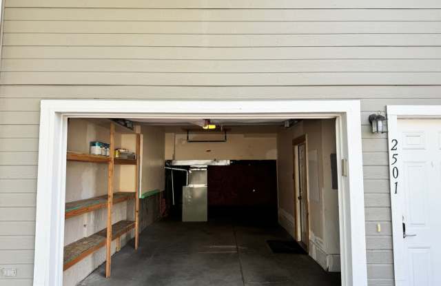 Spacious 2BR Townhome in Denver Gallery 3
