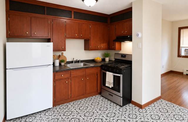 Remodeled 2-Bedroom NE Minneapolis Apartment with/ Off-Street Parking! Gallery 4