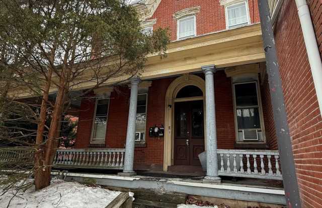 216 MAIN Street unit: 3 photos photos