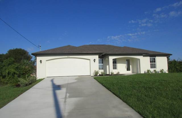 4 bedroom 2 bathroom Single family home photos photos