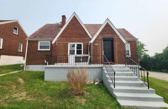 Updated 3BR Home Near Pittsburgh Gallery 1