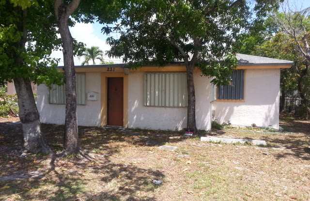 231 Southwest 7th Court photos photos