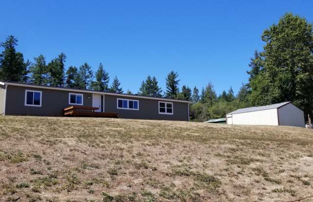 Nice home on large lot. - 2499 Southwest Pine Road, Kitsap County, WA 98367