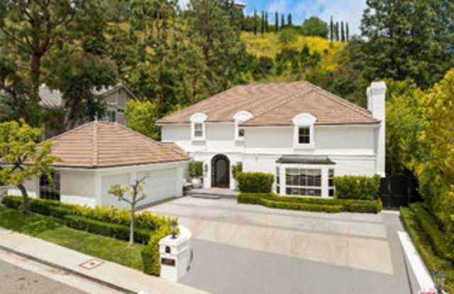 2878 Royston Place Gallery 1
