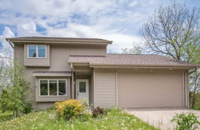 1586 Highland Ave - 1586 Highland Avenue, Richfield, WI 53033