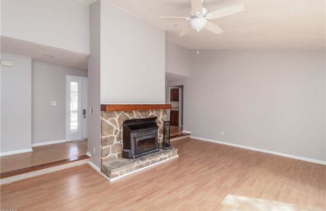 16463 Georgetown Ct Gallery 2