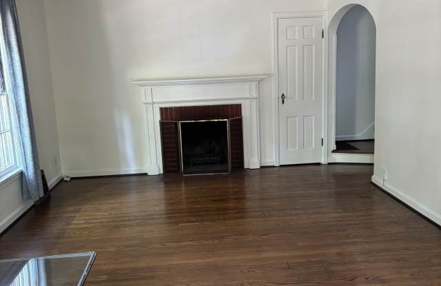 4702 N Capitol Avenue Gallery 3