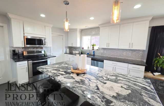 7 Bedroom Home in Bloomington photos photos 7 Bedroom Home in Bloomington photos photos