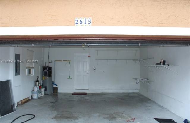 2615 NE 41st Pl Gallery 3