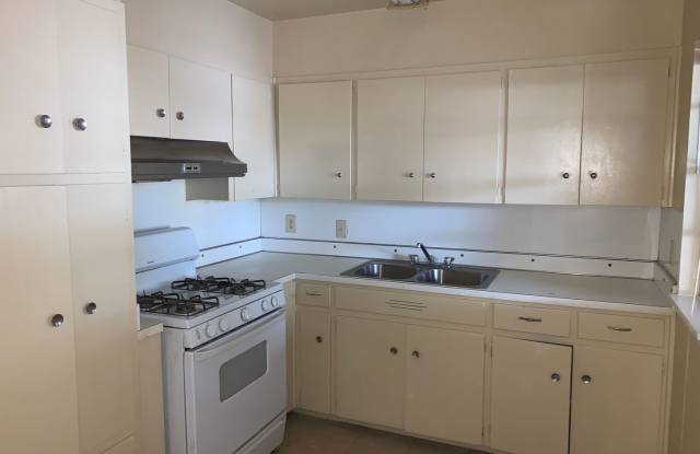 COZY DUPLEX, NEAR SHOPPING & 281! Gallery 4