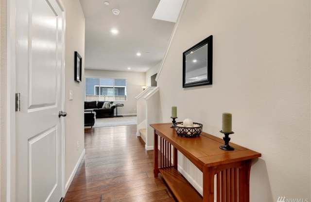 543 Rosewood Drive Southwest Gallery 2