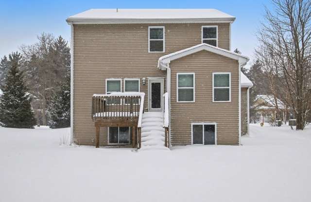 Outstanding Neighborhood in Saugatuck for Long Term Lease! Gallery 4