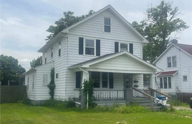 2224 E 31st Street unit: 2 photos photos