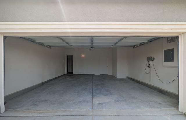 44211 44th Street Gallery 2