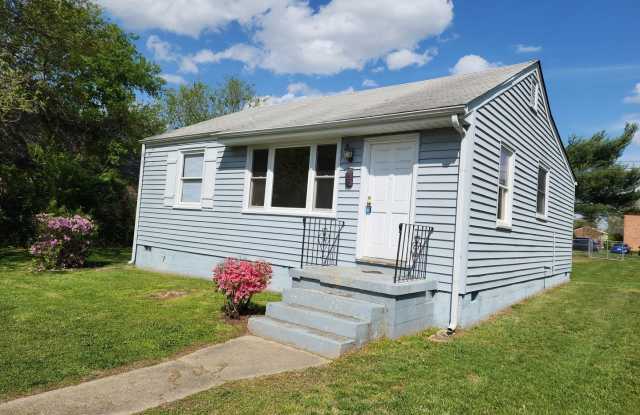 Updated 2 Bedroom, 1 bath with Large Backyard! photos photos