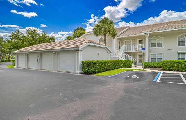 NOW AVAILABLE - 2/2 + Den Condo in Fountain Lakes! photos photos