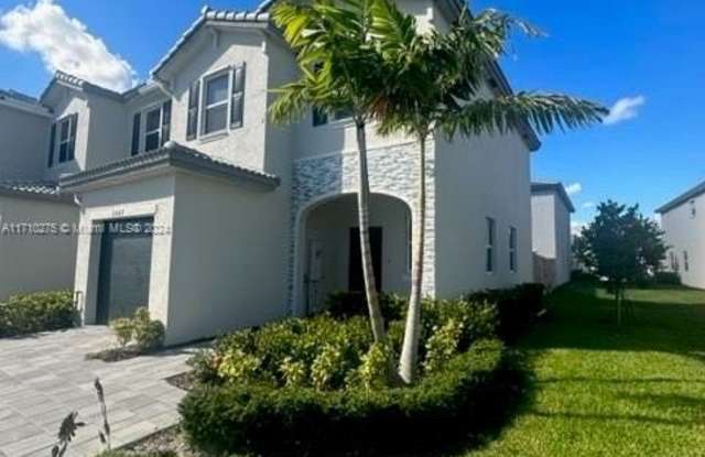 2667 SE 11th St photos photos