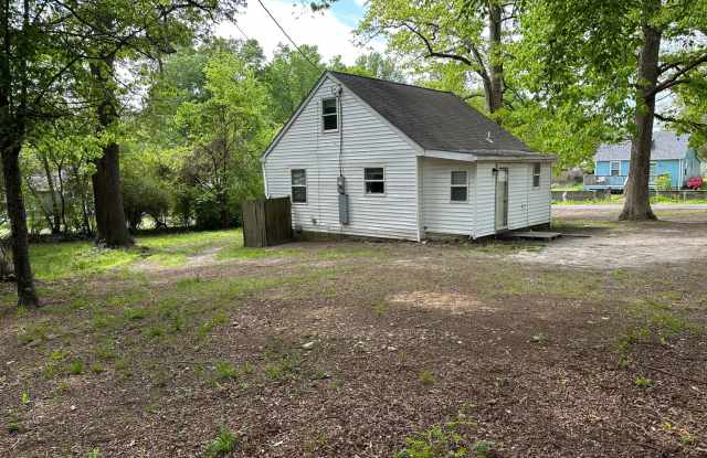 Spacious 3 Bedroom, 1 Bathroom House on quiet street Gallery 4