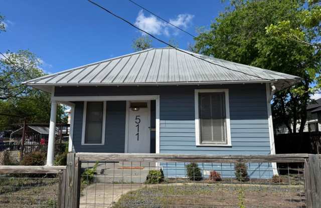 Fully Restored 2BR Classic Near Downtown Dignowity Hill photos photos