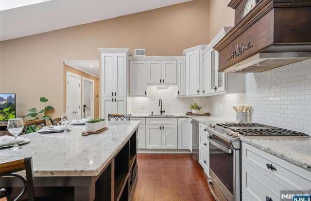 1002 Boxwood Court Gallery 4