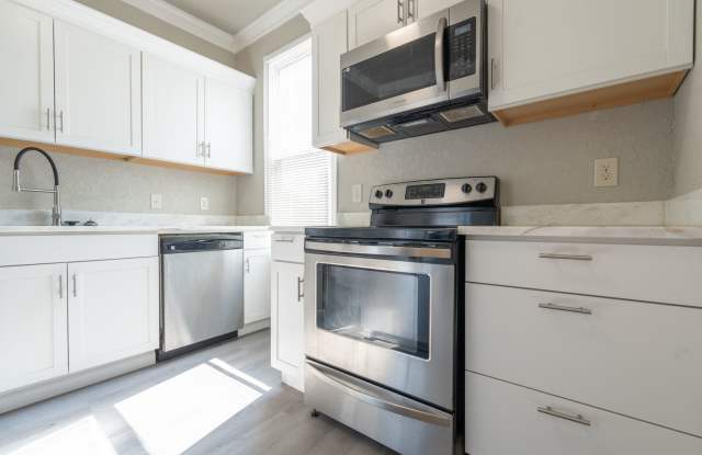 MOVE IN READY 2 Bedroom in the Heart of Oceanview! photos photos