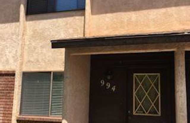 2 Bedroom 1.5 bath townhome with community pool! photos photos