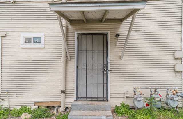2407 South New Braunfels Avenue photos photos