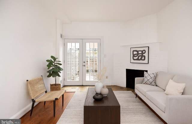 915 HUGHES Mews NW Gallery 3