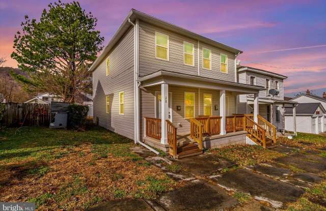 28 B Street unit: 28 - 28 B Street, Keyser, WV 26726