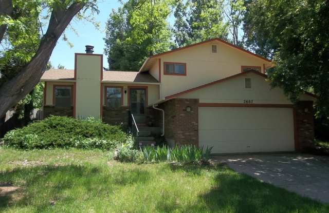 Spacious Tri-Level Home with Yard  Garage photos photos