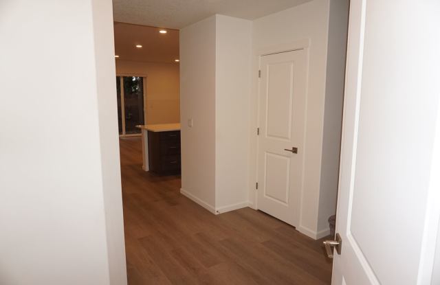 LIKE NEW End Unit Prairie Townhome for Lease - 11416 NE 127th Ct photos photos