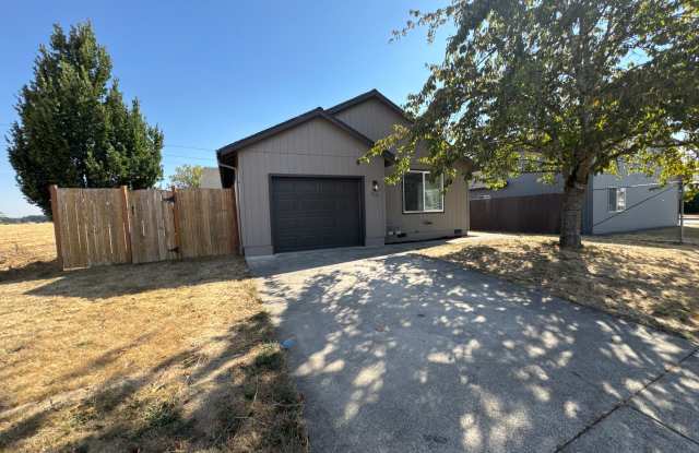 Charming 3-Bedroom, 2-Bath SE Albany Duplex - No water bill! Gallery 1